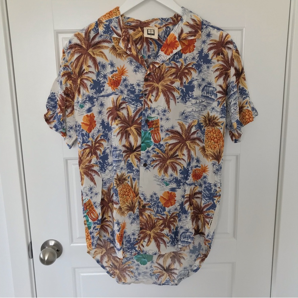 Insight // NWOT Men’s Button-up Hawaiian T-shirt